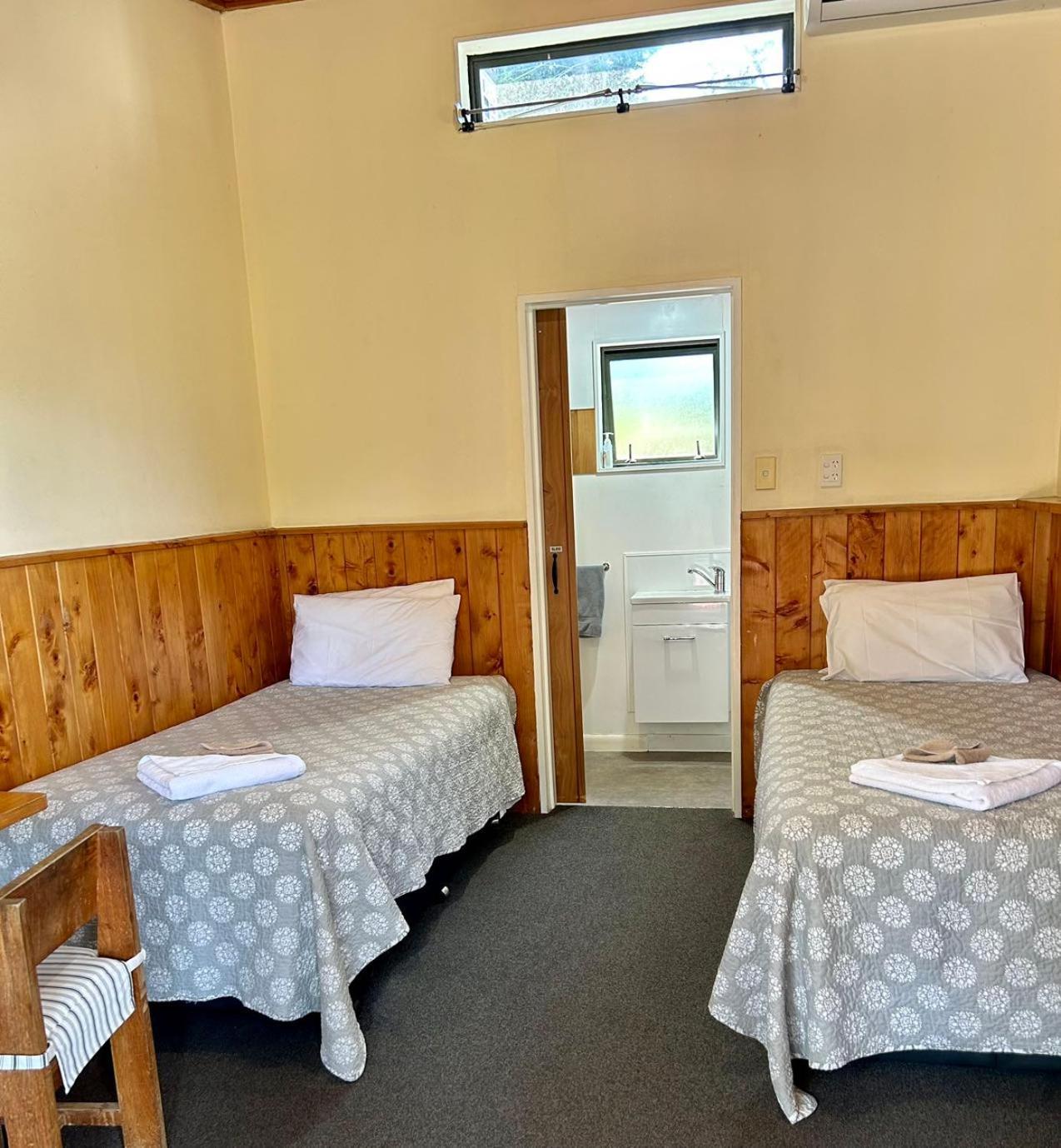 Mystery Creek Motel Rukuhia Bagian luar foto